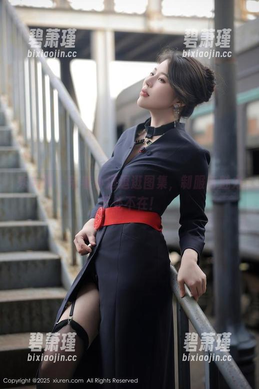 秀人网 - 带着小逗逗逛图集,制服与魅力无处不在! 秀人网 - 带着小逗逗逛图集,制服与魅力无处不在!