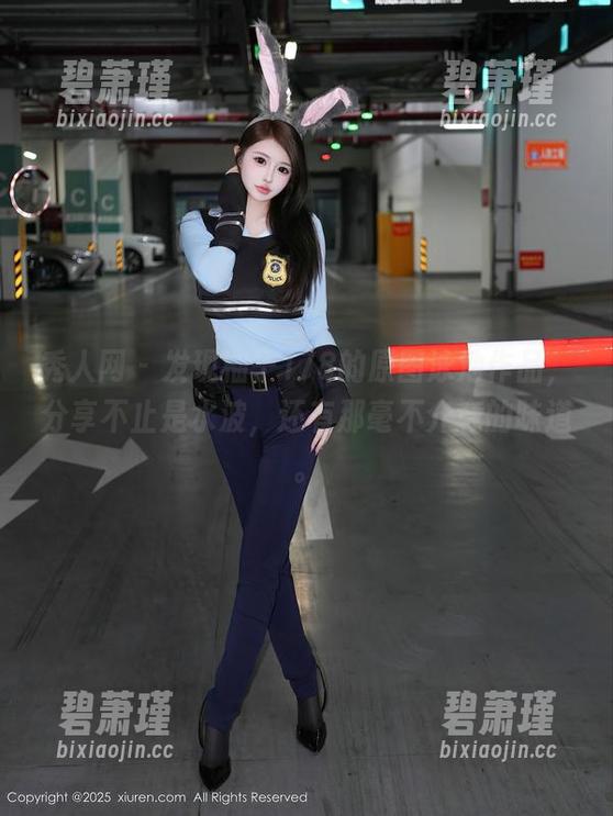 秀人网 - 发现柚子178的原图泳池作品，分享不止是水波，还有那毫不介意的味道。