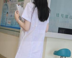 秀人网 – 白微Sera的婚纱私拍探险：每一件都是情绪的彩虹