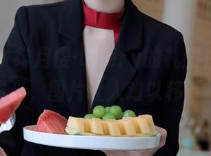 秀人网 – 绯月樱-Chery的礼服在无圣光中发光，图片让人难以移开视线