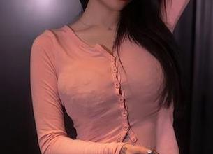 秀人网 – 就是这件紫色花衣，让蓝夏在高清中闪耀，分享她的旅拍趣闻！