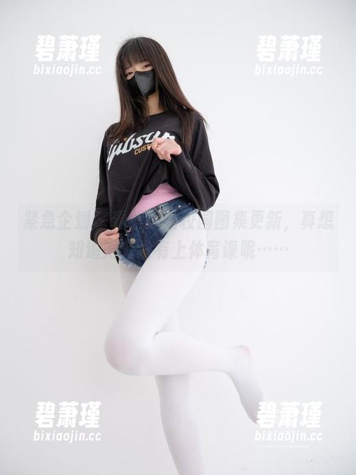 紧急企划 - 看小恩的校园图集更新，真想知道她有没有上体育课呢……