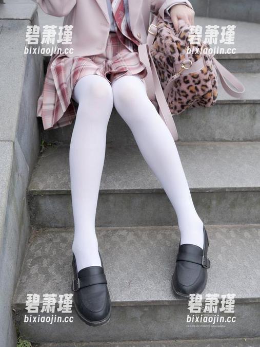 紧急企划 - 小恩又来啦！JK经典原图更新，但她的自信可不是每个造型都有的！
