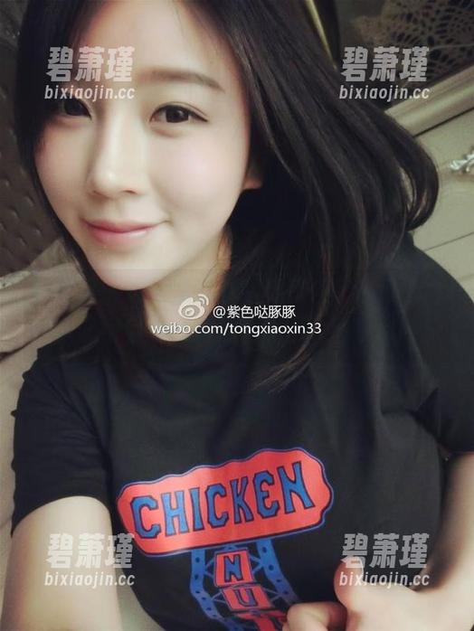微密圈 - 哟,紫色哒豚豚又来了!吊带白丝太吸引目光,无圣光加持,图包必收! 微密圈 - 哟,紫色哒豚豚又来了!吊带白丝太吸引目光,无圣光加持,图包必收!