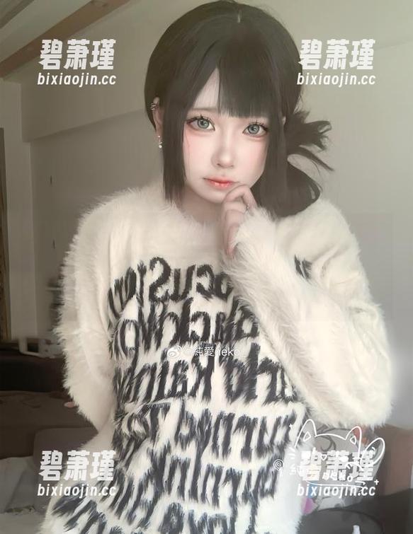 每次看原图，纯爱neko的职业装总让我懵……脑海里浮现出不少办公室小剧场的戏码。