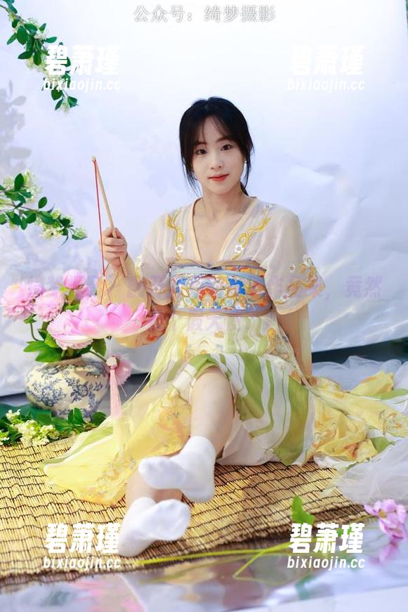 绮梦摄影 - 翻开月月的高清作品集，竟然是个假天使？