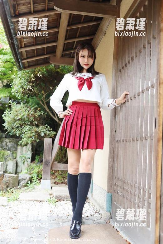 美媛馆 - 伊小七MoMo的美腿写真集，腿以外的吸引力，全在这儿了！