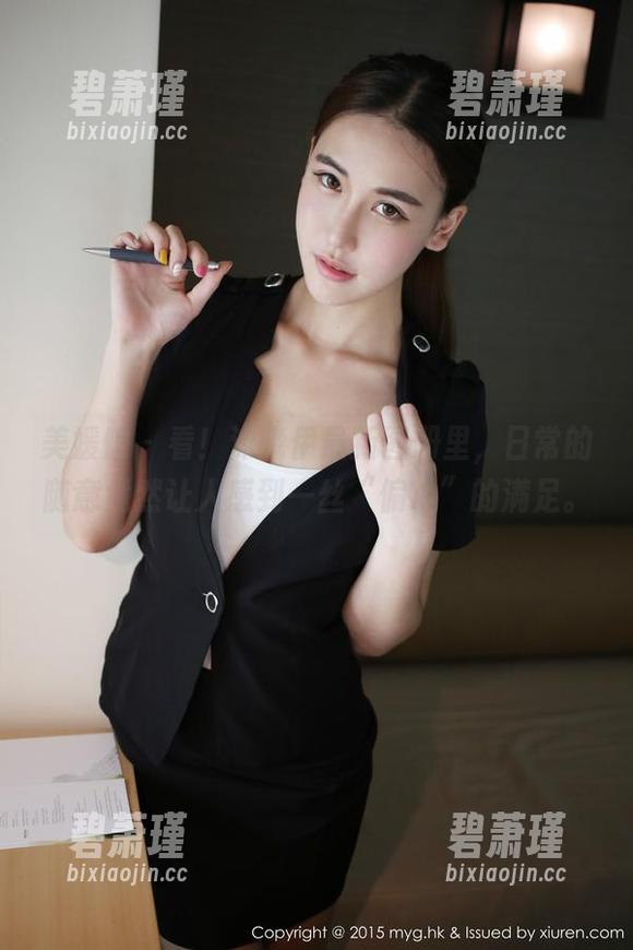 美媛馆 - 看！沫晓伊最新图册里，日常的随意竟然让人感到一丝“偏心”的满足。