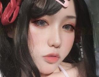 卧槽，这个紫式部泳装壁纸还是太谈心了，芊川一笑MNK真会玩！