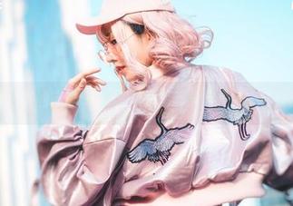 太阳伞下的菌烨tako：夏日写真全集，来一杯柠檬水