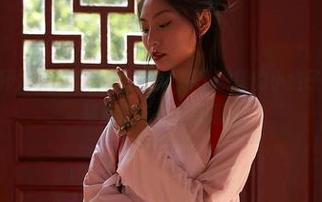 蜜桃社 – E杯奶茶的图库：这是个装了剧情的小盒子，不拆开不知道它有多有意思。