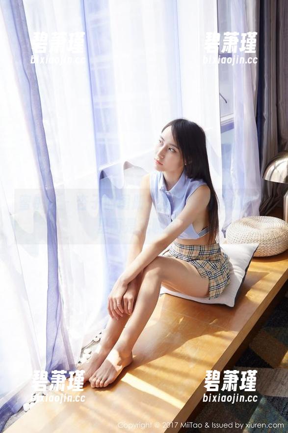 蜜桃社 - 杏子的图册：眼镜外面是仙女，里面是无聊的我