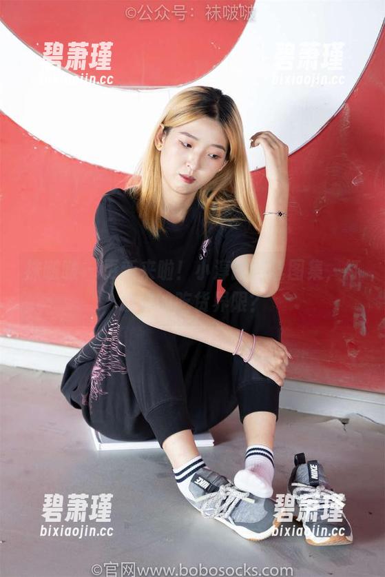 袜啵啵 - 更新来啦！小淳的肉丝图集，打破你的吃货界限？