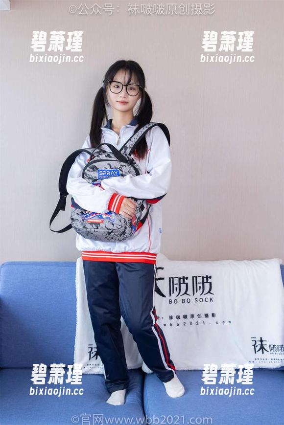 袜啵啵 - 一起欣赏瑶瑶的丝袜合集：轻盈的步伐，她和她的美丽