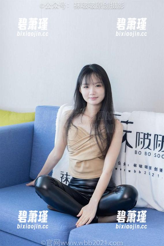 袜啵啵 - 你见过最新甜甜圈的OL制服图集么？看完花絮会要求加单的