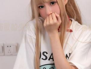 西园寺南歌的少女套图合集：轻轻松松，打破次元壁的日常。
