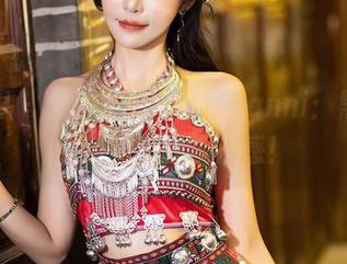 语画界 – 图包里的王馨瑶yanni：黑丝美腿热潮，我观后感！