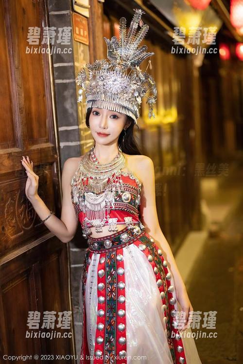 语画界 - 图包里的王馨瑶yanni：黑丝美腿热潮，我观后感！