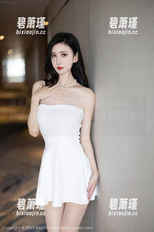 语画界 - 照看着程程程的修女作品呢，可能是我的偏见？我居然觉得其中还藏着点小叛逆的意思。