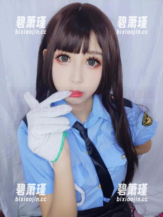 下载这组高清旗袍，居然让我对雯粥粥i的骨感美和比例有点思考，太诱人了不是吗？