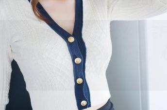 魅妍社 – 谁能告诉我，为什么看完FoxYini孟狐狸的女孩美图后必须下载，心情解锁？
