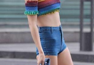 魔镜街拍 – 玲玲的异想天开：街拍图包里的车与心事一箩筐