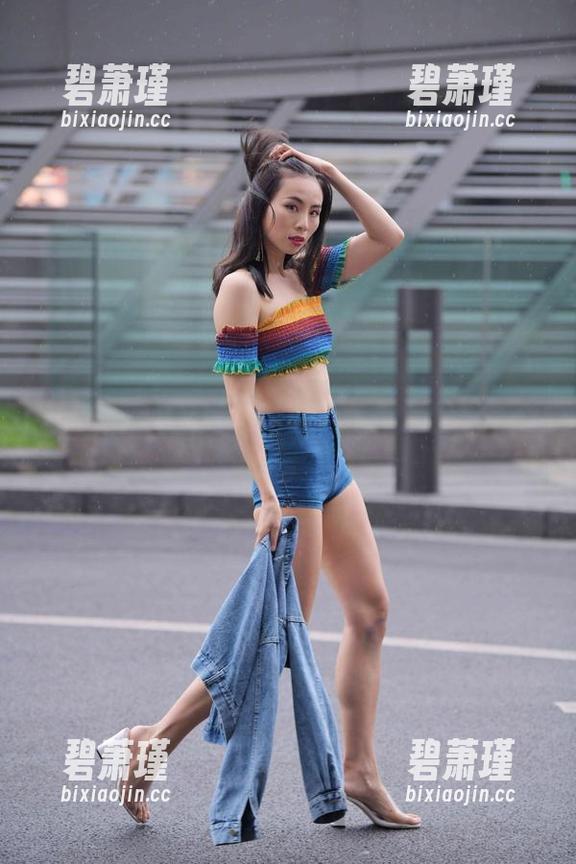 魔镜街拍 - 玲玲的异想天开：街拍图包里的车与心事一箩筐