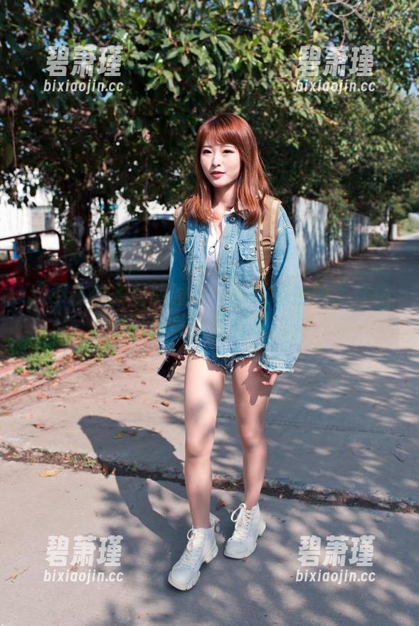忍不住想多看两眼——魔镜街拍的牛仔热裤美女写真集
