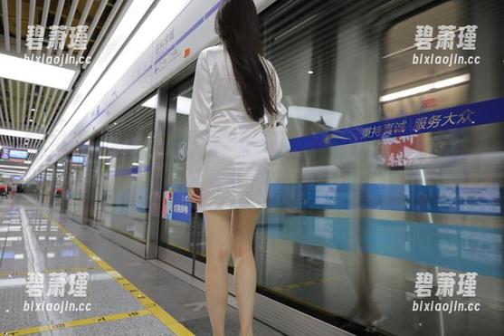 哇，魔镜街拍收录的作品集，吊带短裙小姐姐到底有什么魔力，分享一下！