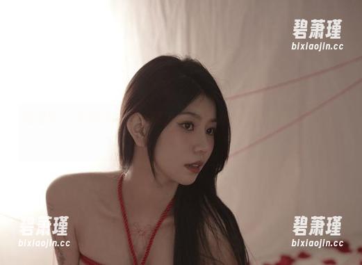 微密圈 - 鱼神鱼的双马尾内衣，最新写真作品继续撩动心弦！